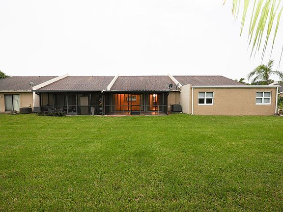 5th image of 10127 Boca Bnd E #B2