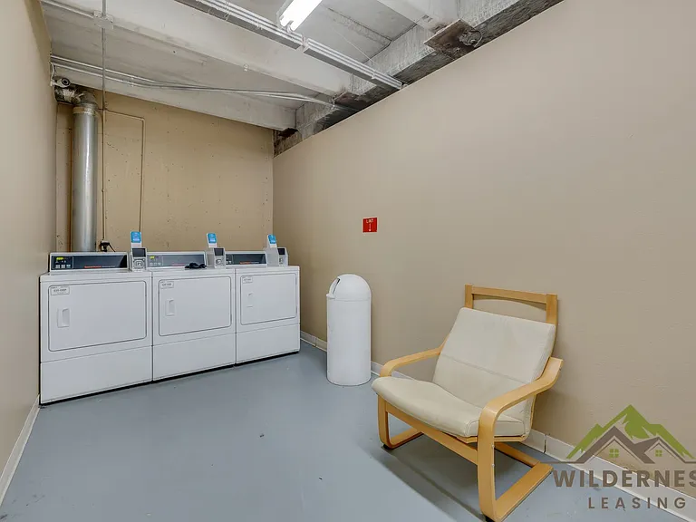 220 E La Bonte St #B — Photo 22