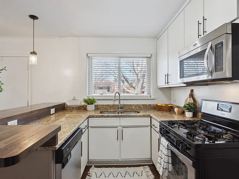 1680 N Syracuse St — Photo 5