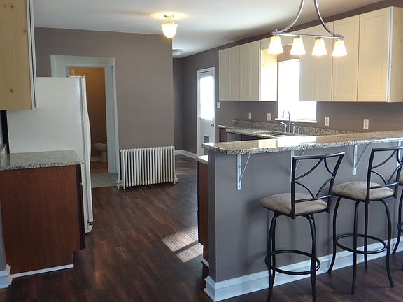 3rd image of 306 Victoria Ave