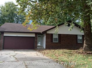 3014 W Hillcrest Cir, Springfield, MO 65807