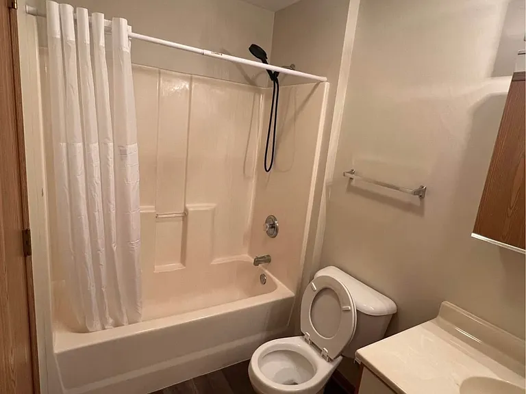 1508 Spring Brook Ct — Photo 4