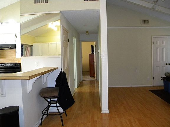 5th image of 406 N River Oaks Dr