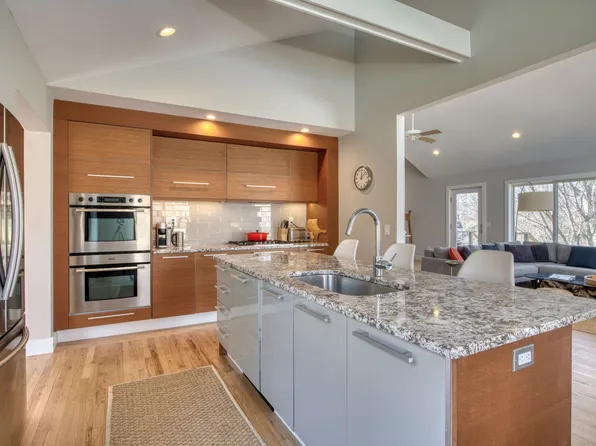 39 Lake Dr, Shelter Island, NY 11964