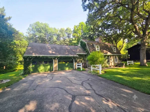N6976 Neupert Rd, Lake Mills, WI 53551