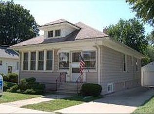 830 Cedar Ave, Elgin, IL 60120