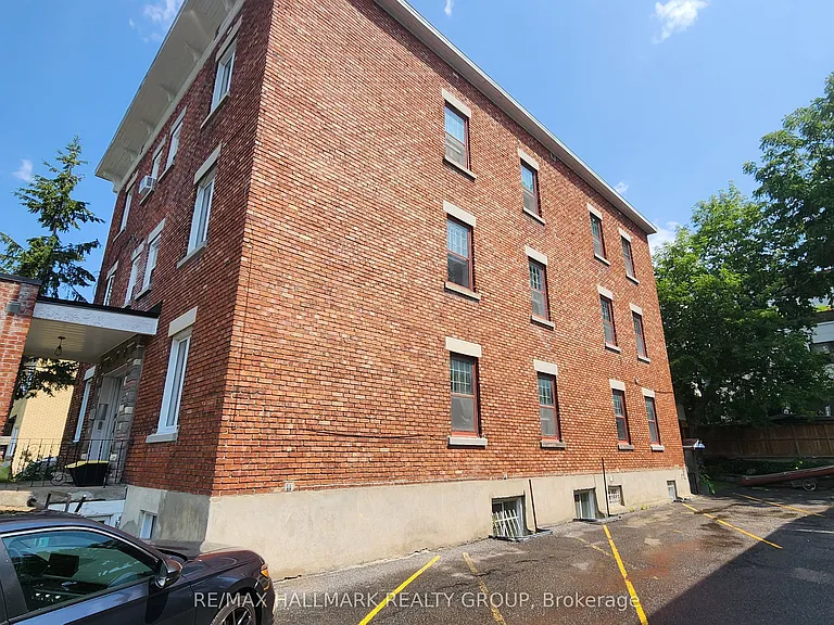 125 Glenora St #3 — Photo 4