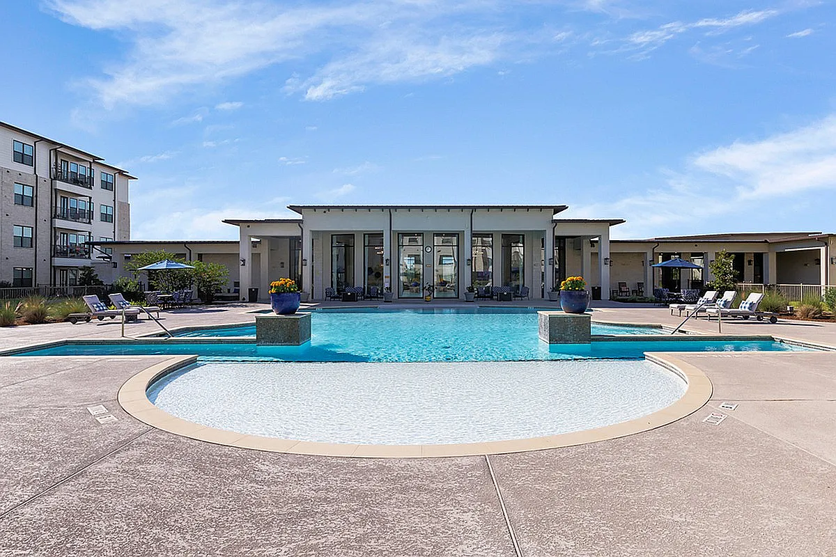 Ivy Point Cypress - 55+ Active Adult Apartment — Photo 4
