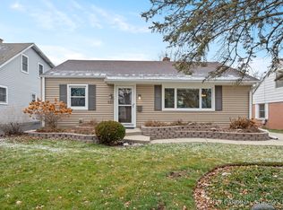 820 S Wisconsin Ave, Villa Park, IL