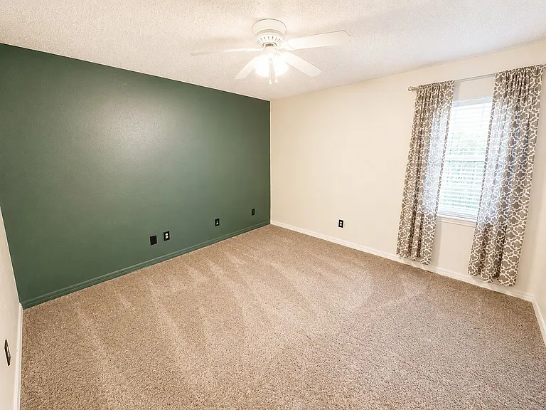 464 Mayfair Ct — Photo 7
