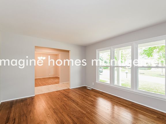 5th image of 31 Forest Crest Dr