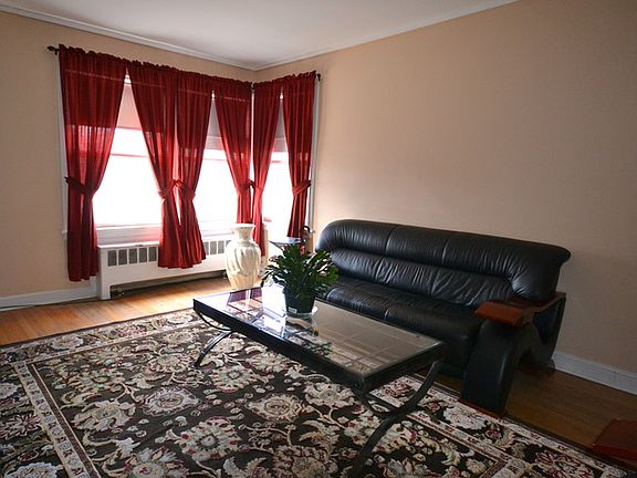 2nd image of 6559 N California Ave #2N
