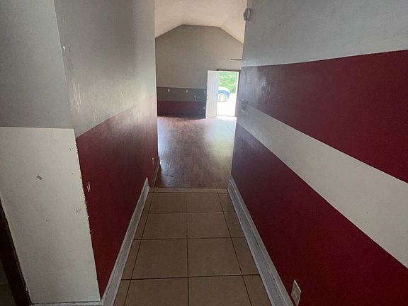 3rd image of 1557 Walnut St