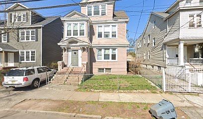 1st image of 351 Leslie St Floor 3