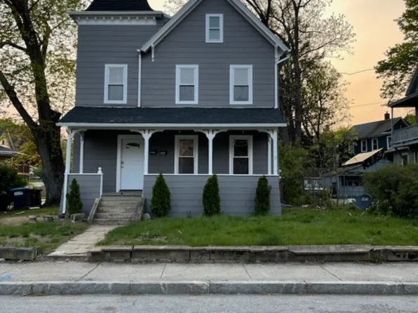 176 Everett St APT 2, Southbridge, MA 01550