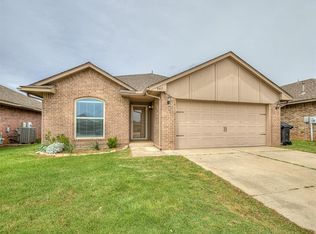 647 SW 37th St, Moore, OK 73160