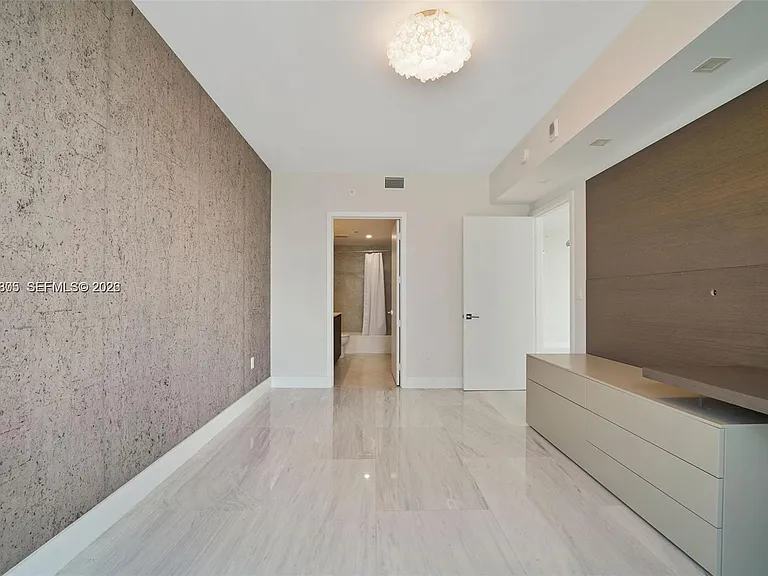 488 NE 18th St #3701 — Photo 13