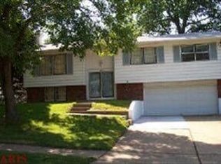 2674 Midland Ridge Dr, Saint Louis, MO