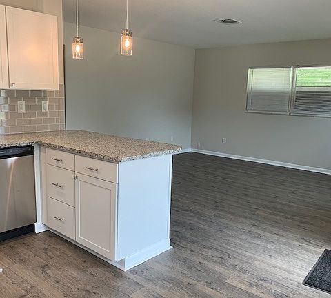 4th image of 8301 Temple Park Dr