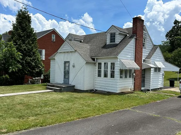 607 McArthur St, Galax, VA 24333