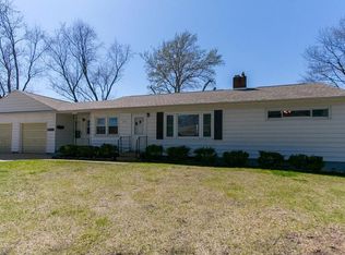 920 30th St, Marion, IA 52302