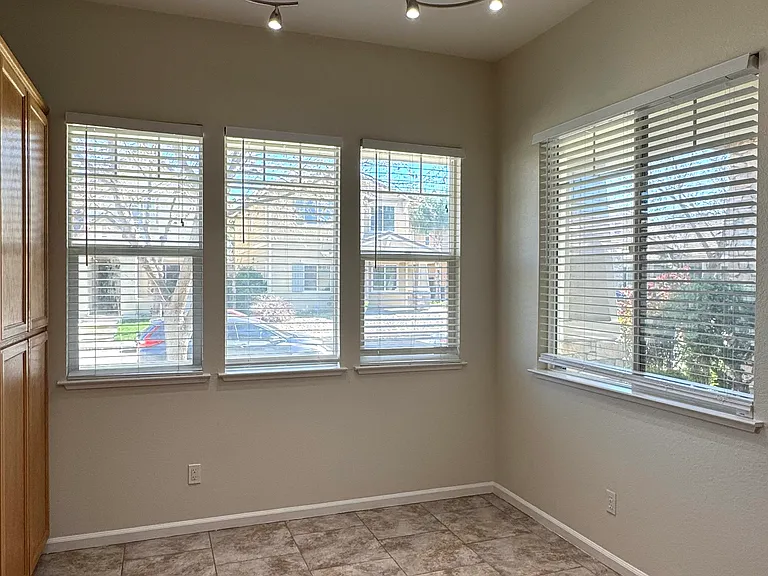 4181 Cherry Blossom Ln — Photo 9