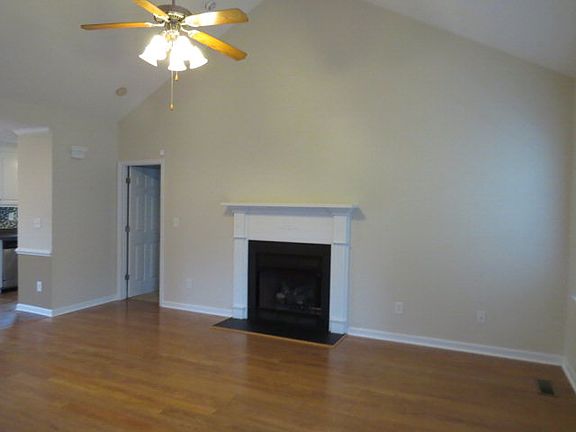 5th image of 212 Koufax Dr