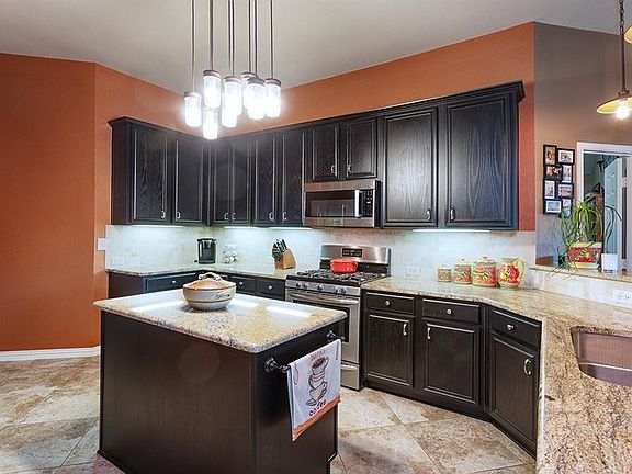 4th image of 3317 Hemlock Ln