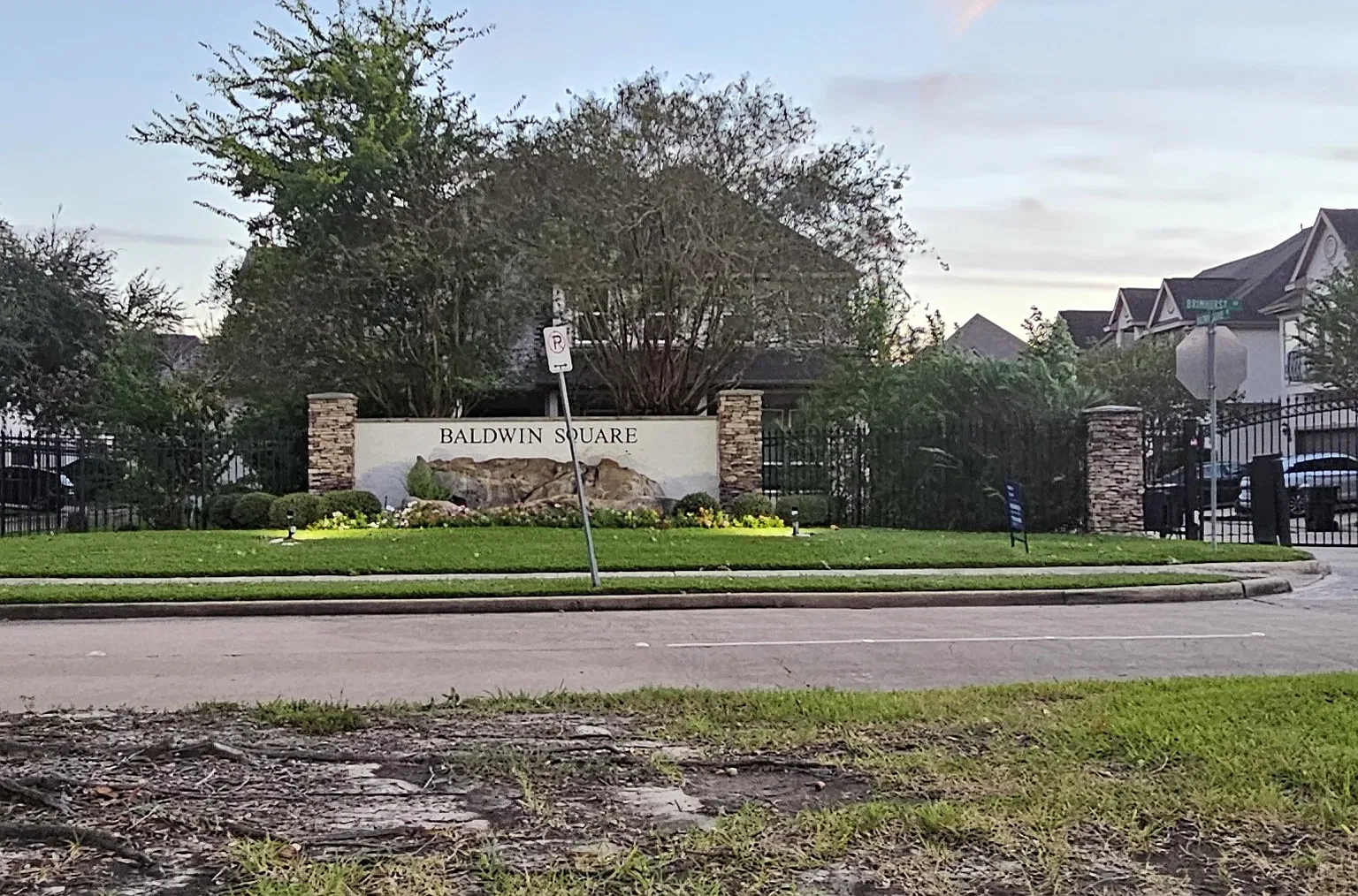 3 bed, 2.5 bath, 2480 sqft, $2,850 — Photo 2