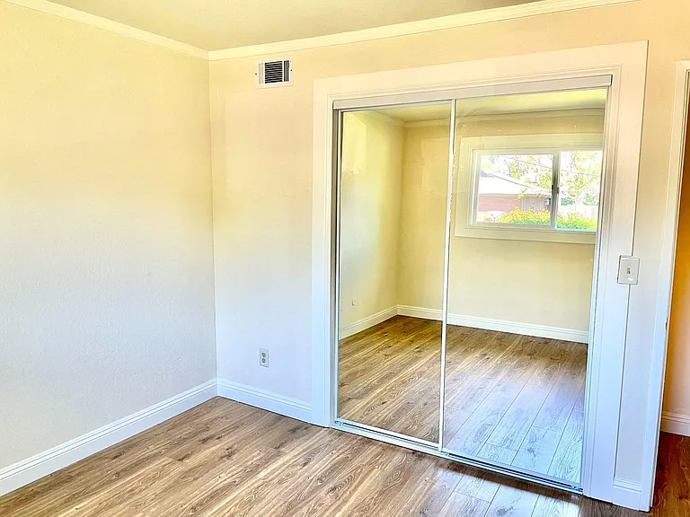6366 Porterfield Ct — Photo 10