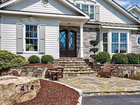 4th image of 414 Yarmouth Rd