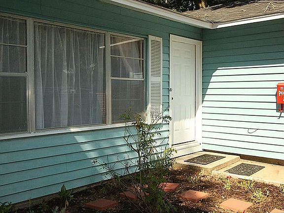 3rd image of 211 Palm Ln