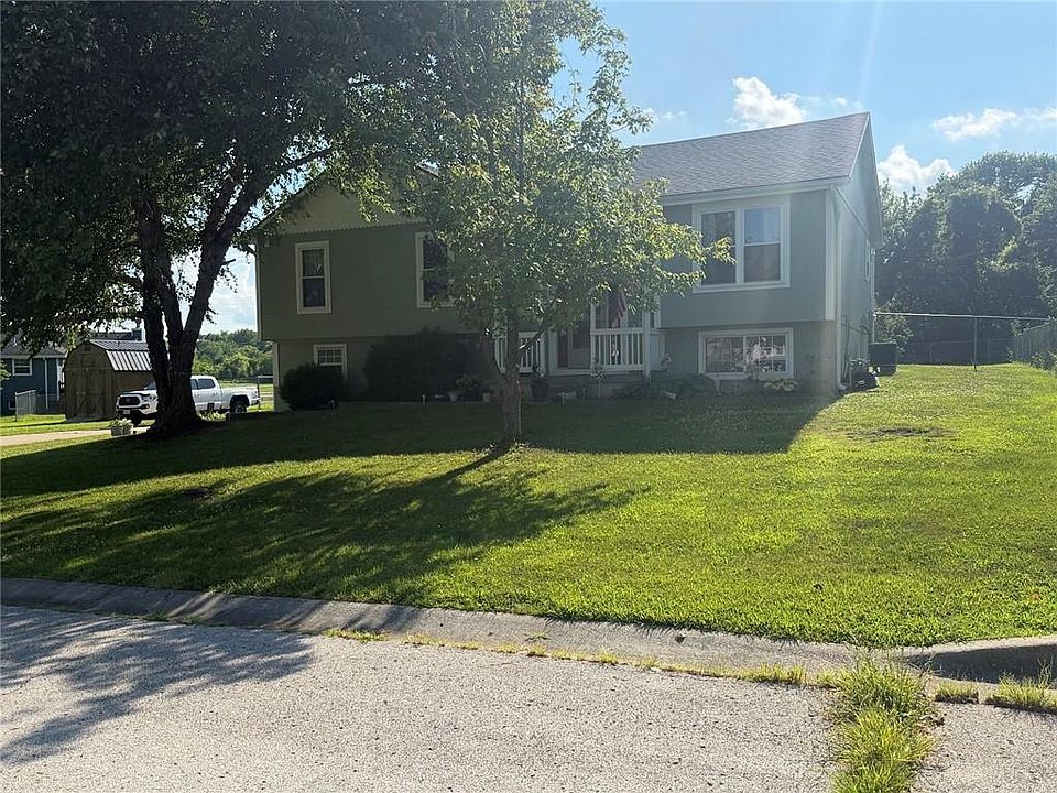 2nd image of 887 Glengera St