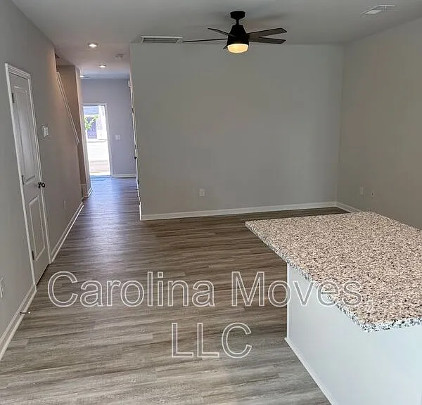 166 Randwick Ln — Photo 7