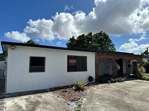 2nd image of 161 SW 52nd Ct #161
