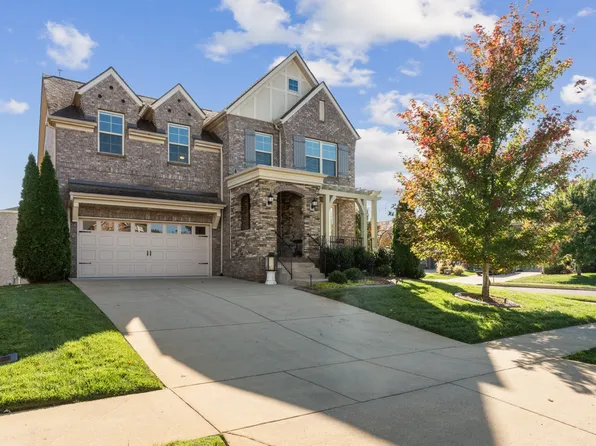 687 Fall Creek Cir, Goodlettsville, TN 37072