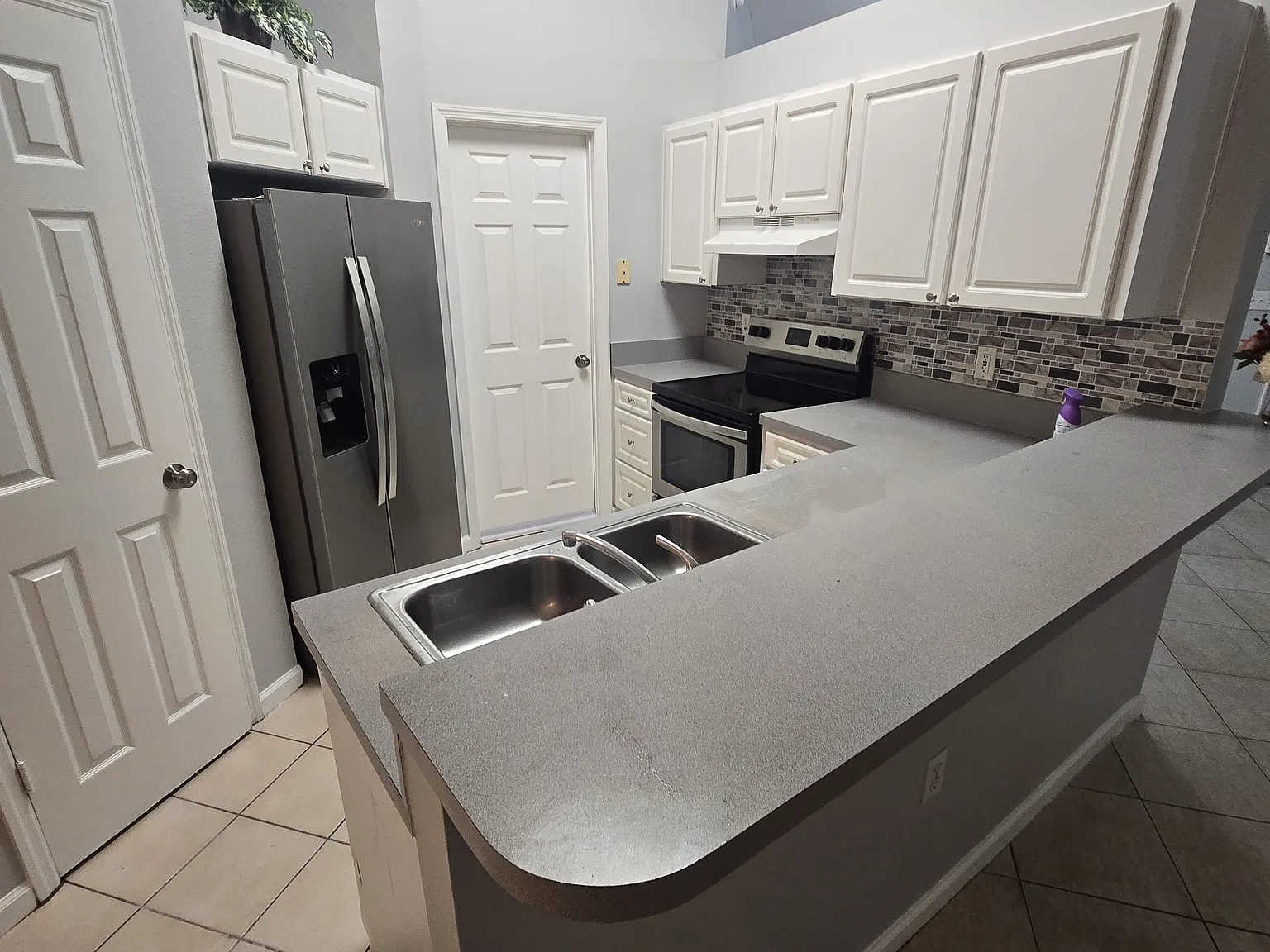 3 bed, 1269 sqft, $2,300 — Photo 3