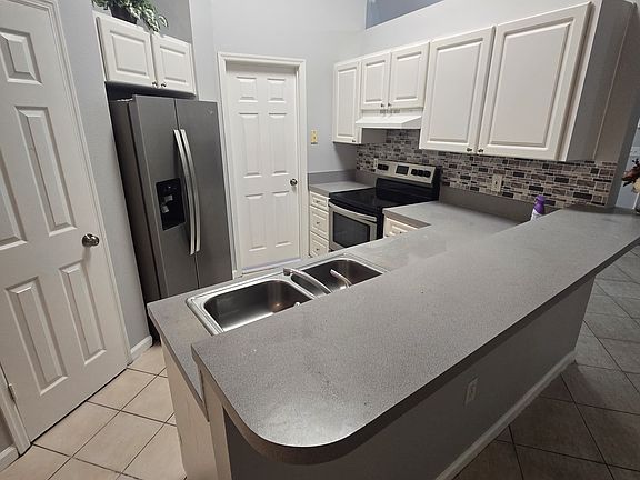 3rd image of 7325 Canal Blvd