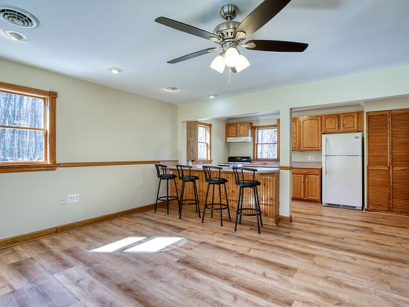5th image of 65 Floral Ln