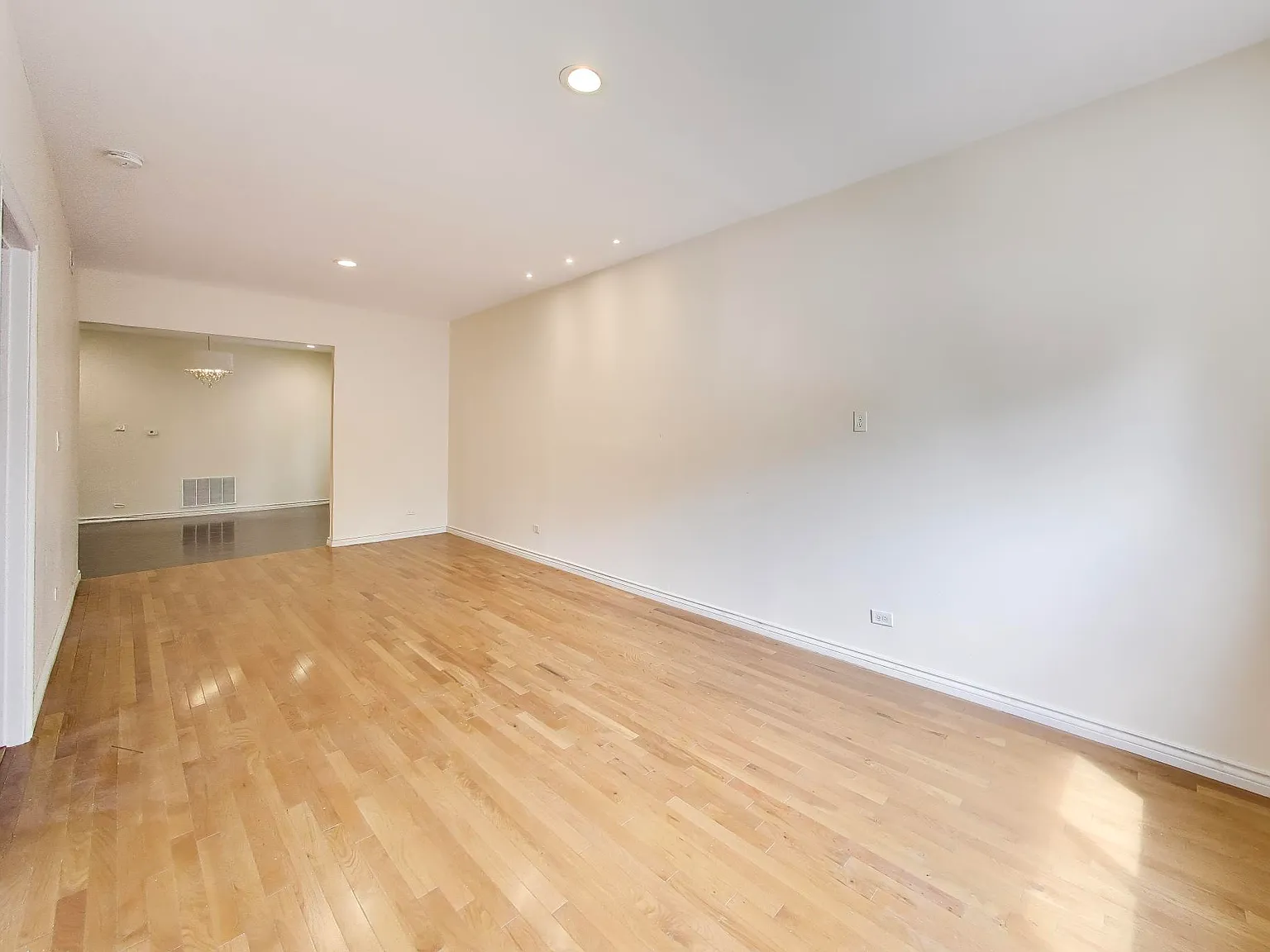3 bed, 1400 sqft, $2,300 — Photo 3