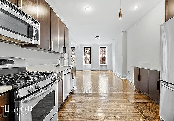 3rd image of 463 5th St #3