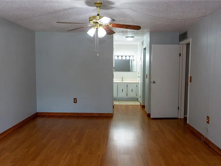 603 SW 75th St #104 — Photo 11