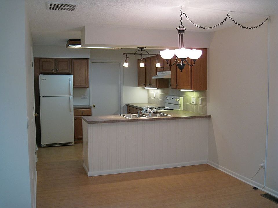 1st image of 971 Great Hill Dr