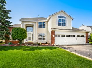 624 Larch Dr, Carol Stream, IL 60188