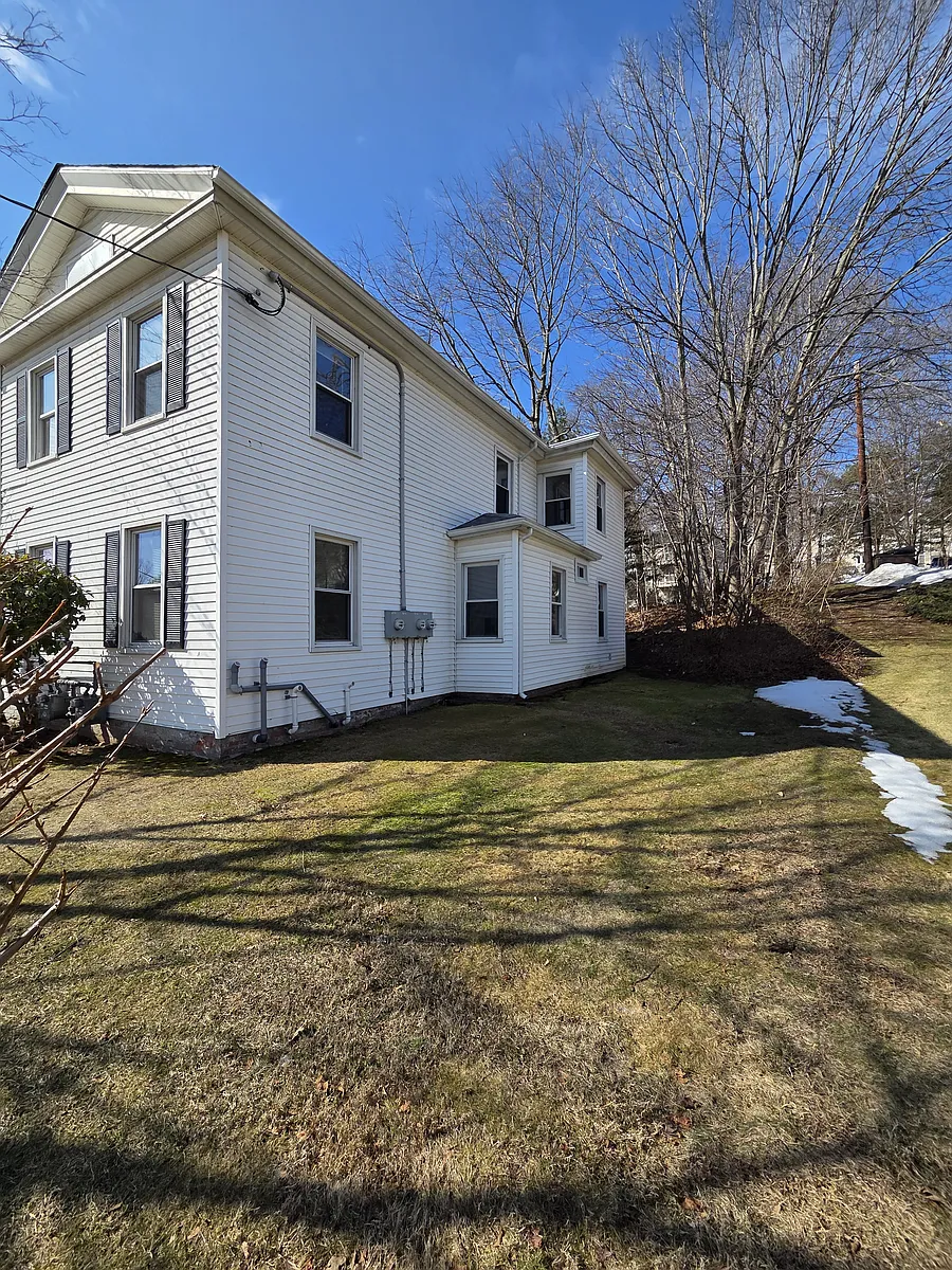 Building Photo - 2818 Whitney Ave #1