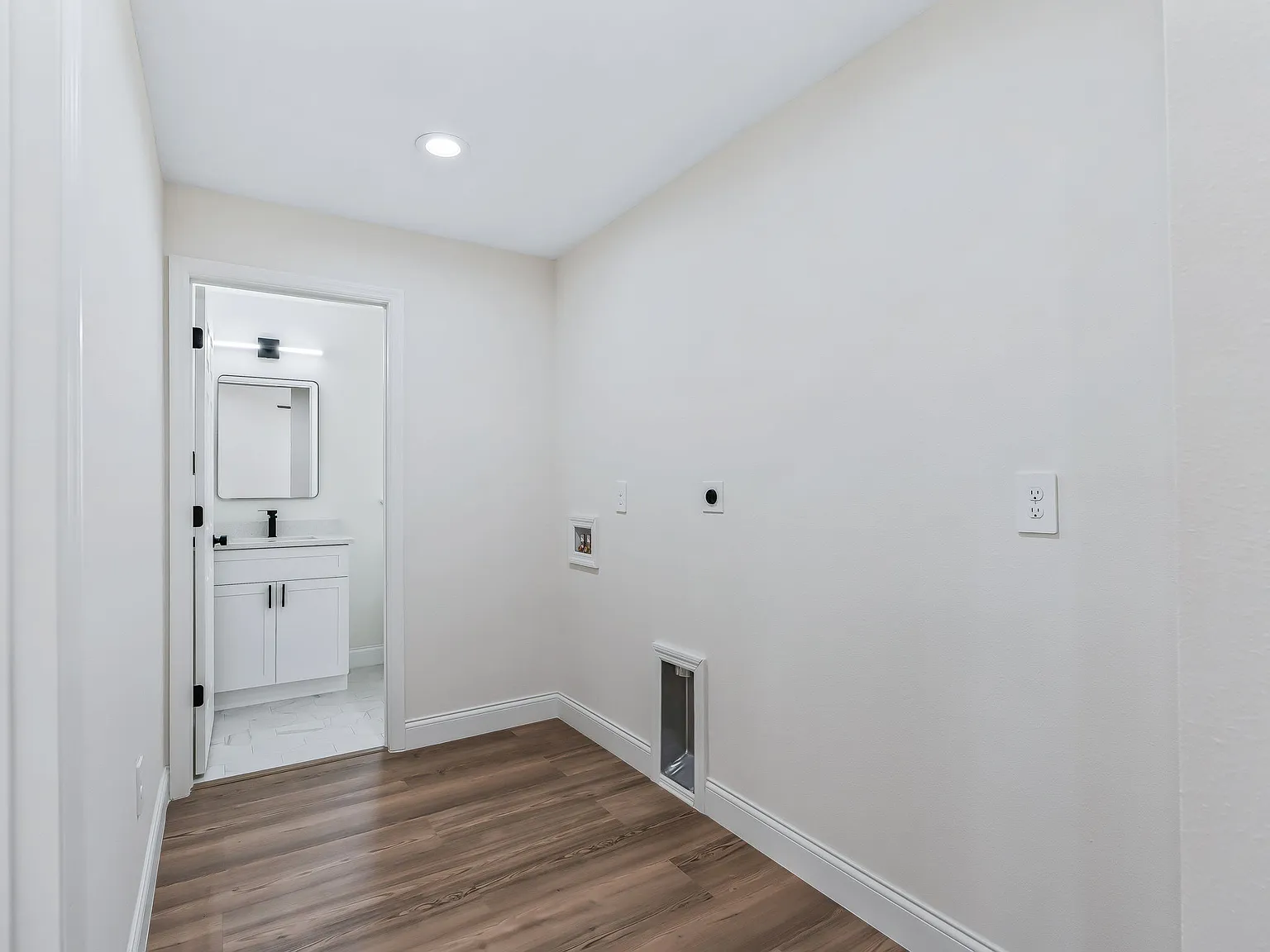 3 bed, 2.5 bath, 1700 sqft, $2,500 — Photo 2