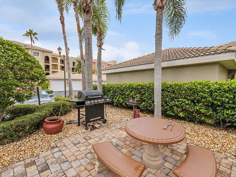 424 Luna Bella Ln #432 — Photo 5