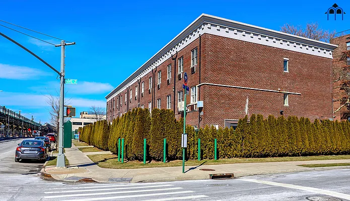 Sold by Momentum Real Estate LLC | media 19