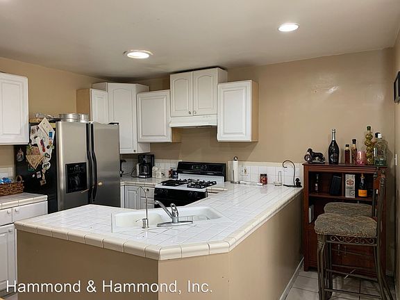 3rd image of 1303 Glenoaks Blvd