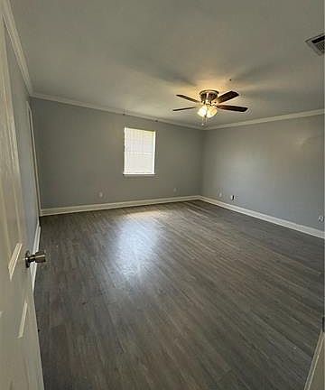 5th image of 11110 Parkwood Ct S